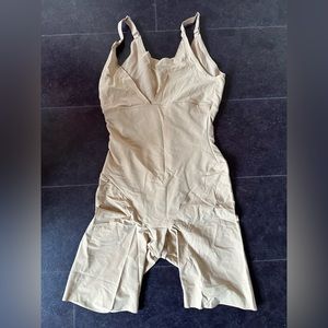 Maidenform shape wear. Size M